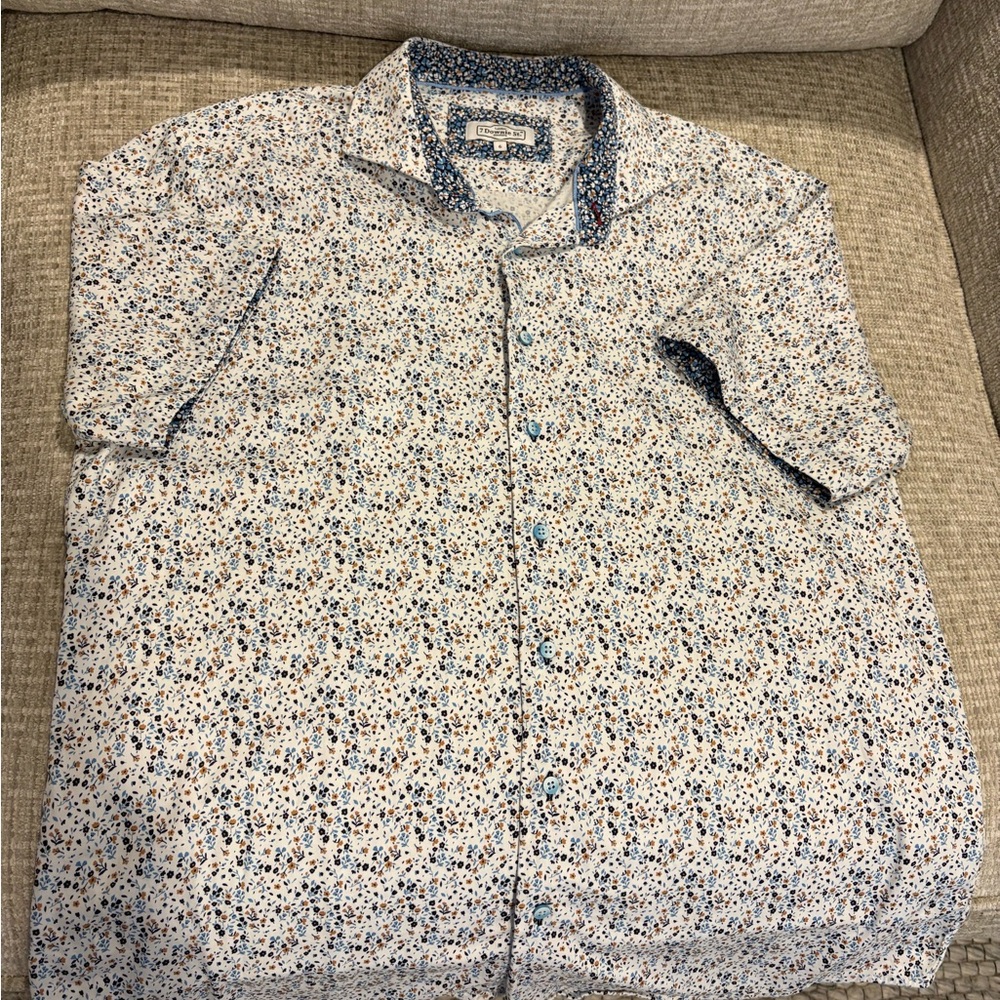 7 Downie Street  White and Blue Patterned Shirt
